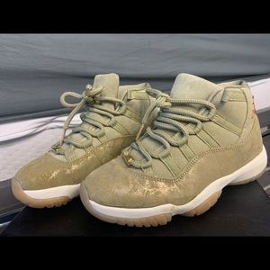Jordan 11 Retro Neutral olive size 6 youth NEW